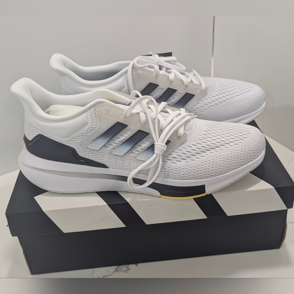 New Adidas White Black Running Shoes Men's 11 EQ21 RUN Running Sneaker Gym Comfy - Picture 1 of 11